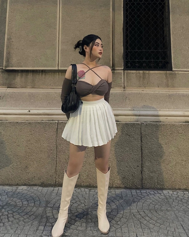 Hơn nữa, theo đuổi hình ảnh gợi cảm nhưng các cô gái này vẫn biết cách diện sao cho tinh tế.