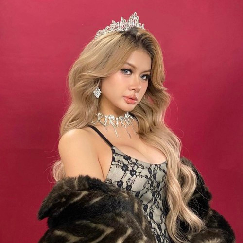 Xuân Ca (Võ Ngọc Xuân Ca, SN 2001, Bình Thuận) có hơn 2,5 triệu người theo dõi. Cô nàng này nổi tiếng nhờ những clip nhảy trên MXH.