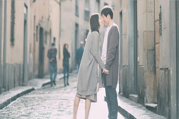 Đàn ông yêu bạn thật lòng đôi tay anh ấy sẽ làm điều này Dan ong yeu ban that long doi tay anh ay se lam dieu nay