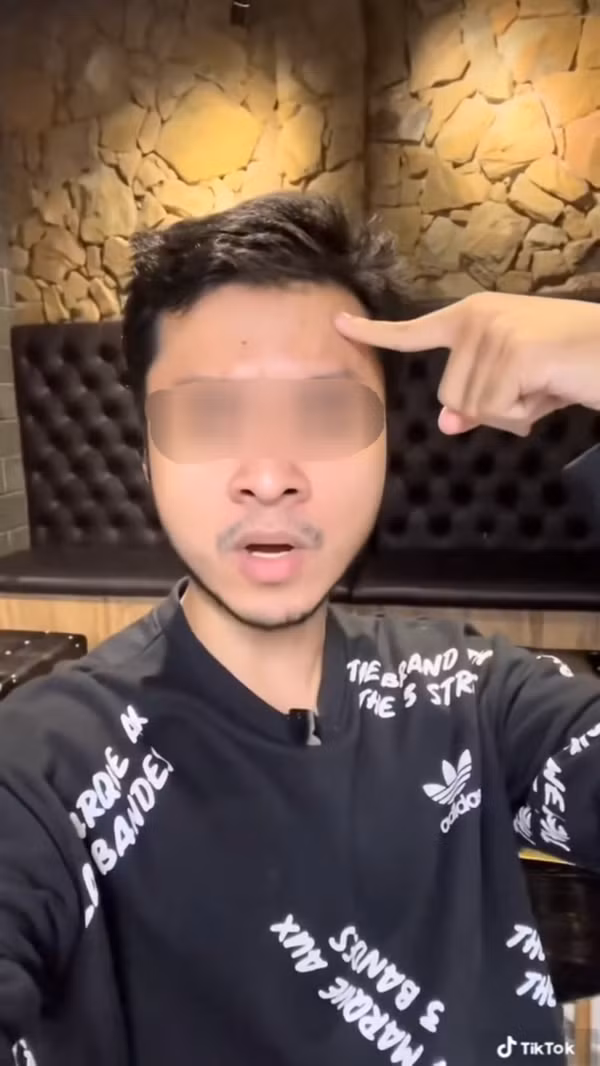 Một số khác thì tỏ ra đồng cảm với quán vì lo sợ miếng cơm manh áo có thể bị ảnh hưởng bất cứ lúc nào bởi lời review từ các TikToker.