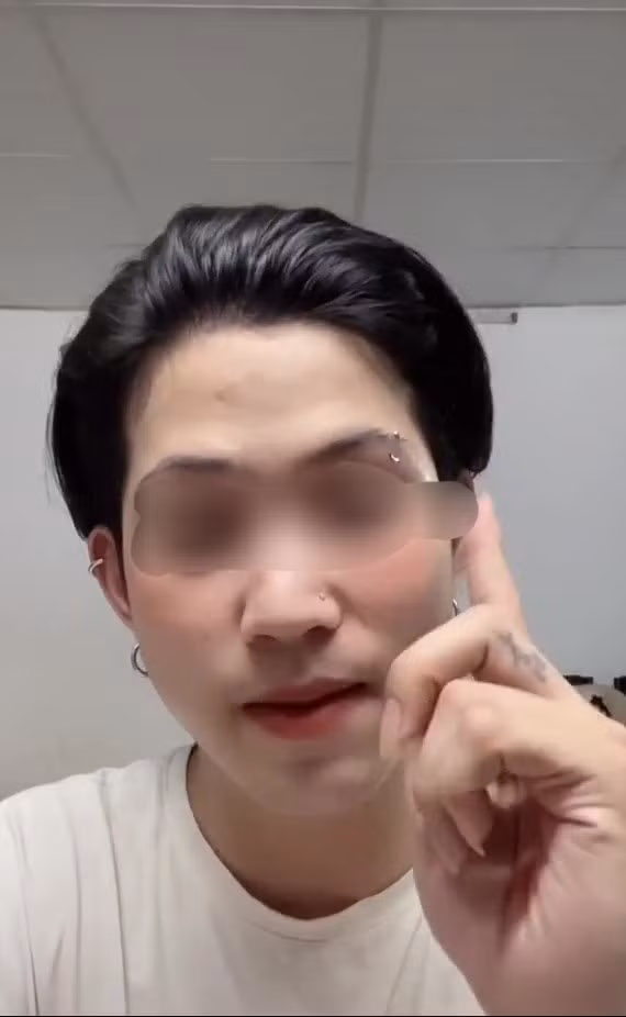 Hiện sự việc vẫn đang gây tranh cãi dữ dội ở nhiều diễn đàn mạng xã hội.