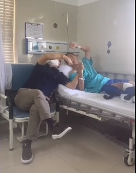 Đoạn clip "bố Park" và Đỗ Hùng Dũng nói chuyện vui vẻ với nhau được trang fanpage chính thức của chàng cầu thủ thu hút sự chú ý của nhiều người.