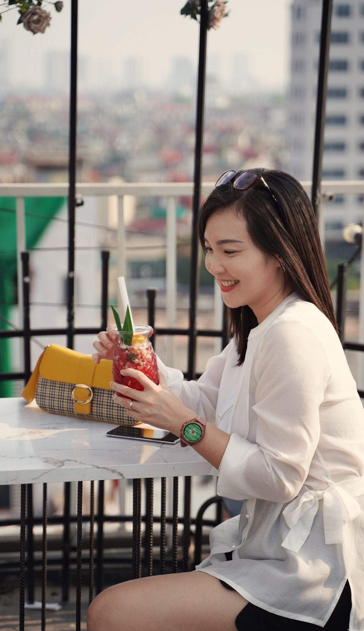 Tuy nhiên, khi trực tiếp làm việc, Phương Thảo cho rằng BTV Hoài Anh là một cái bóng quá lớn mà mình chưa thể chạm tới chứ đừng nói là vượt qua. Vì vậy, cô luôn dành tình cảm đặc biệt và sự ngưỡng mộ với đàn chị.