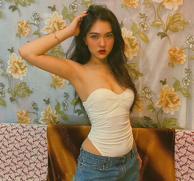 Nguyễn Thanh Trúc (sinh năm 1997) là hot girl nổi tiếng Phan Thiết nhờ vóc dáng nóng bỏng với số đo 3 vòng 86-64-100. Hiện tại, cô là chủ cửa hàng cafe và kinh doanh thời trang.