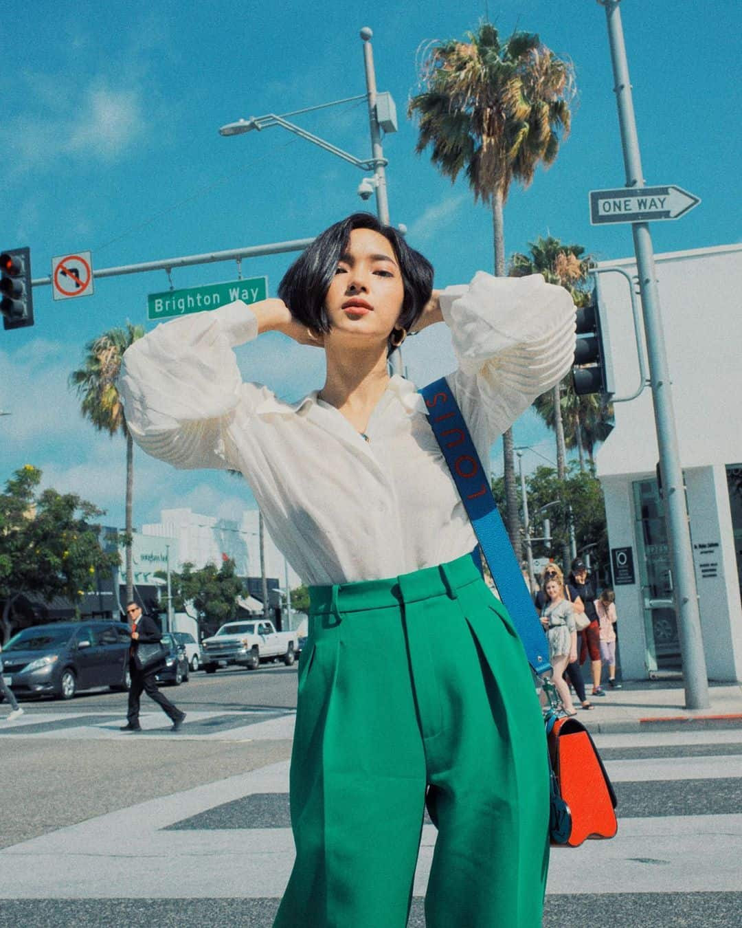 Châu Bùi chính là cái tên đại diện cho vẻ đẹp hiện đại, chất lừ của thế hệ hot girl Việt ở thời điểm hiện tại. Dù chỉ cao 1m6 nhưng cô gái sinh năm 1997 này luôn khiến nhiều người thích thú bởi vẻ đẹp cực kỳ ấn tượng cùng vòng 3 căng tròn đáng ghen tị.