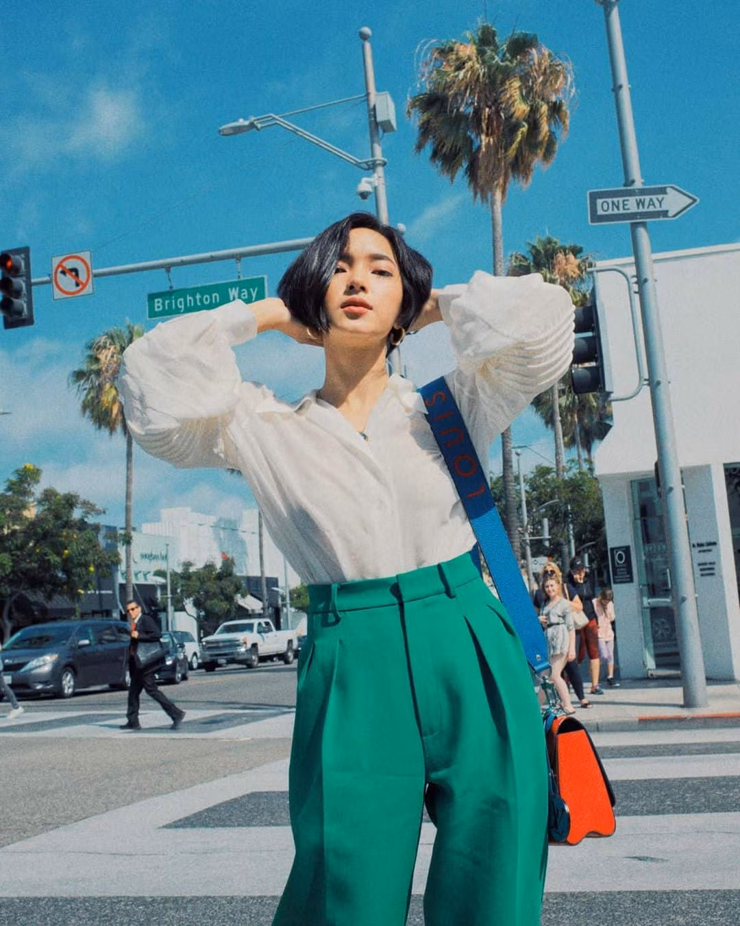 Châu Bùi chính là cái tên đại diện cho vẻ đẹp hiện đại, chất lừ của thế hệ hot girl Việt ở thời điểm hiện tại. Dù chỉ cao 1m6 nhưng cô gái sinh năm 1997 này luôn khiến nhiều người thích thú bởi vẻ đẹp cực kỳ ấn tượng cùng vòng 3 căng tròn đáng ghen tị.