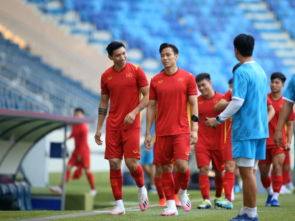 Màn giao lưu của bộ ba đội tuyển Việt Nam ngay lập tức trở thành tâm điểm chú ý của NHM.