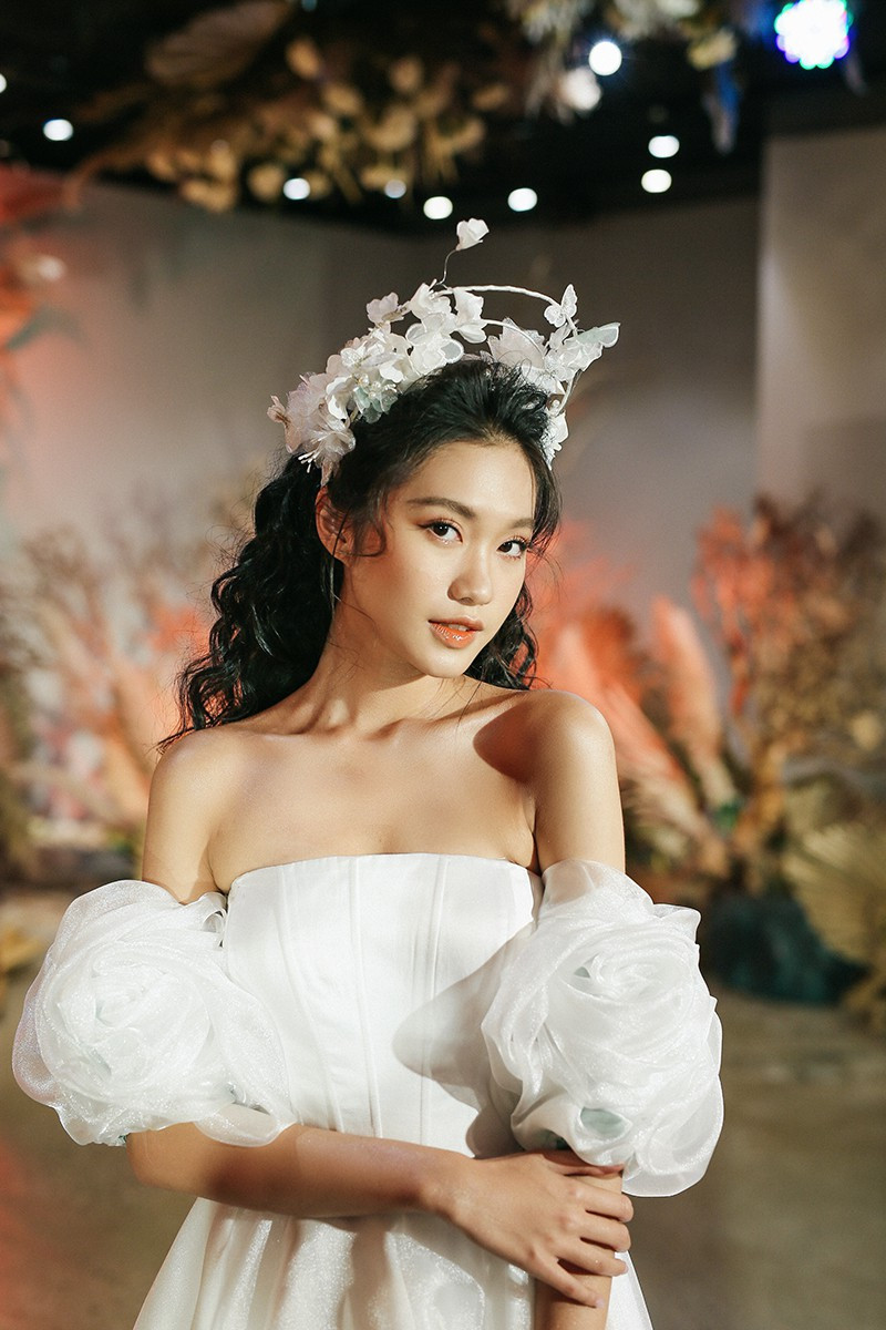 Doãn Hải My tuy chỉ dừng chân ở Top 10 nhưng cô nàng gây chú ý không kém các thí sinh đoạt giải cao khác nhờ vào nhan sắc ngọt ngào, xinh đẹp, duyên dáng.