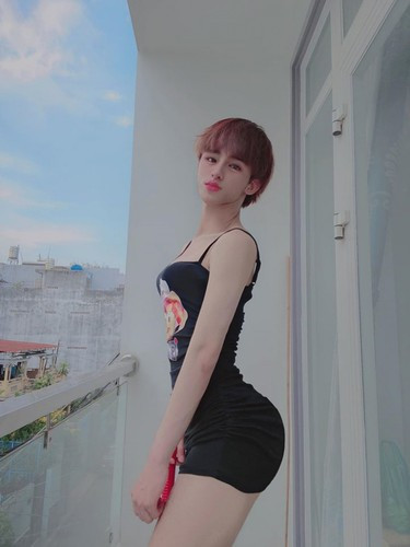 Trần Đức Bo tên thật là Trần Phi Đức, sinh năm 1999, là cái tên nổi lên trên mạng xã hội với những chiêu trò đầy thị phi, làm lố không giống ai.