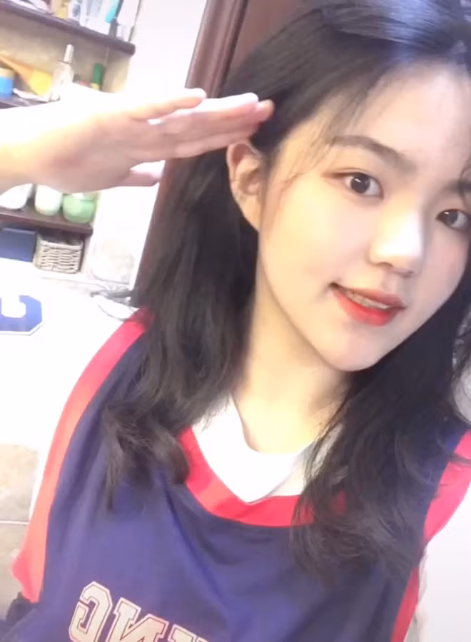 Ròng rã trong vòng 1 năm, phép màu thực sự xảy ra khi Vương Nặc đã giảm được tới 21kg, đưa cân nặng về mức 55kg.