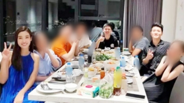 Việc hoa hậu Đỗ Mỹ Linh đưa bố tới một cửa hàng may vest cũng khiến dân mạng rộ nghi vấn về một đám cưới không xa giữa nàng hậu và thiếu gia tập đoàn nghìn tỷ.