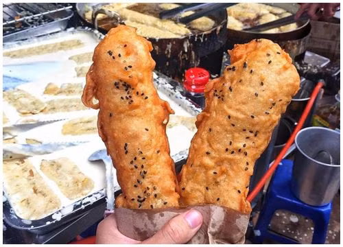 Chị Phạm Thị Thu Hà (SN 1992) - chủ quán xác nhận, cầu thủ Xuân Son và gia đình thường ghé mua bánh chuối chiên.