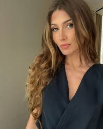 Hy vọng nàng WAGs có thể đồng hành cùng ông xã trong ngày hội bóng đá lớn nhất hành tinh.