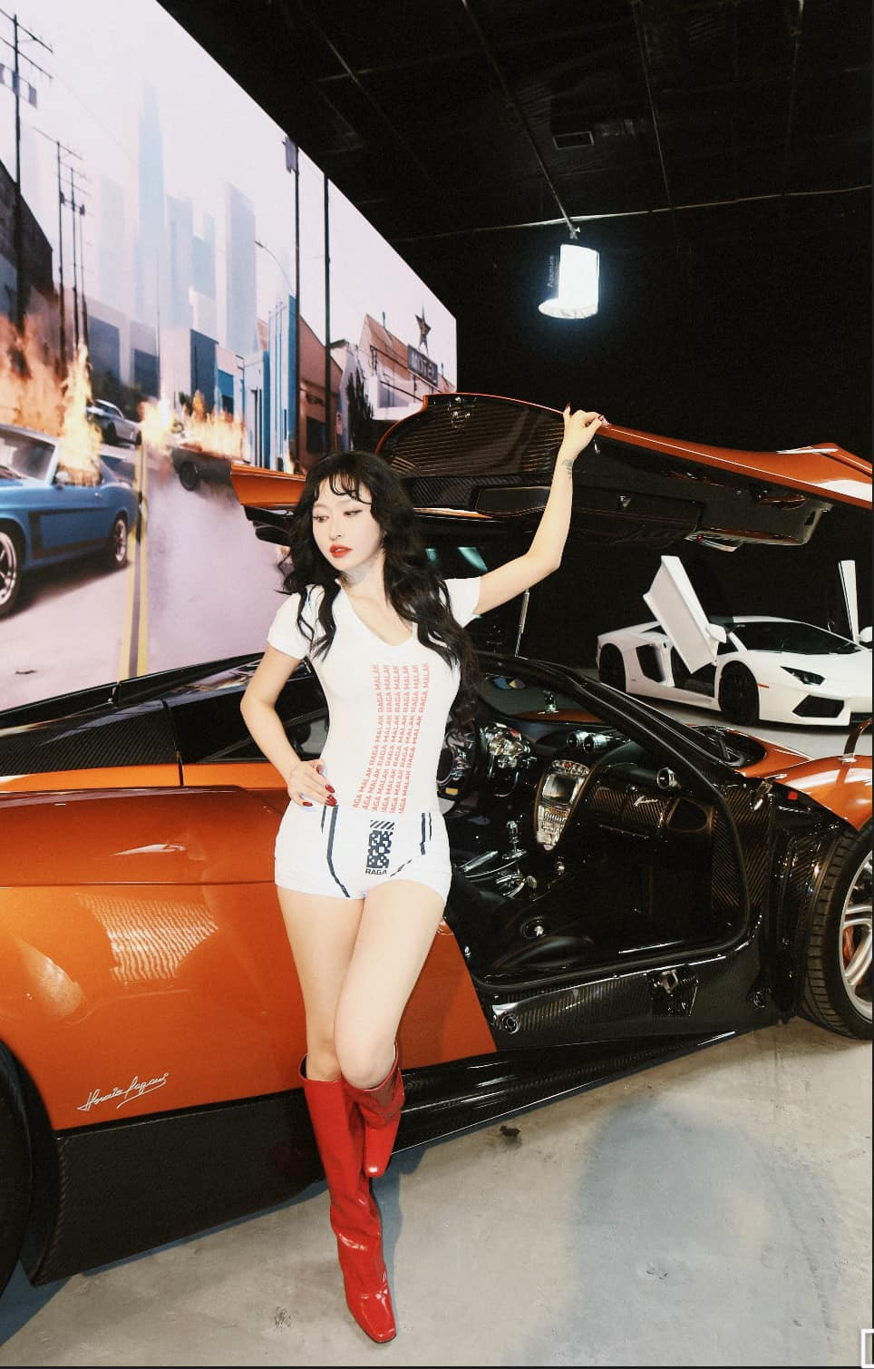 Dù khoảnh khắc được zoom từ xa nhưng không làm ảnh hưởng đến sự xinh đẹp của Mina Phạm.