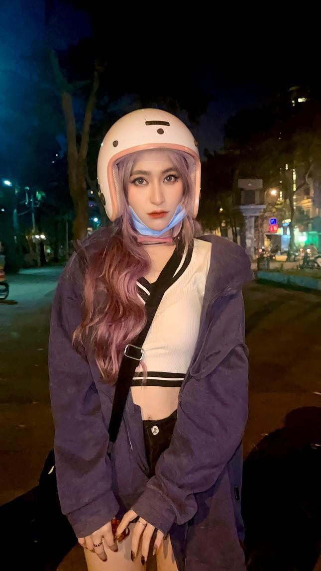 Bảo Trân nói thêm: "Cũng có một số lời mời hợp tác mang tính chất tiêu cực. Mình đều đã từ chối. Bản thân mình cũng không suy nghĩ quá nhiều về việc này bởi mình cho rằng mọi thứ đều có mặt tích cực và tiêu cực. Quan trọng là mình nhìn nhận và lựa chọn như thế nào".