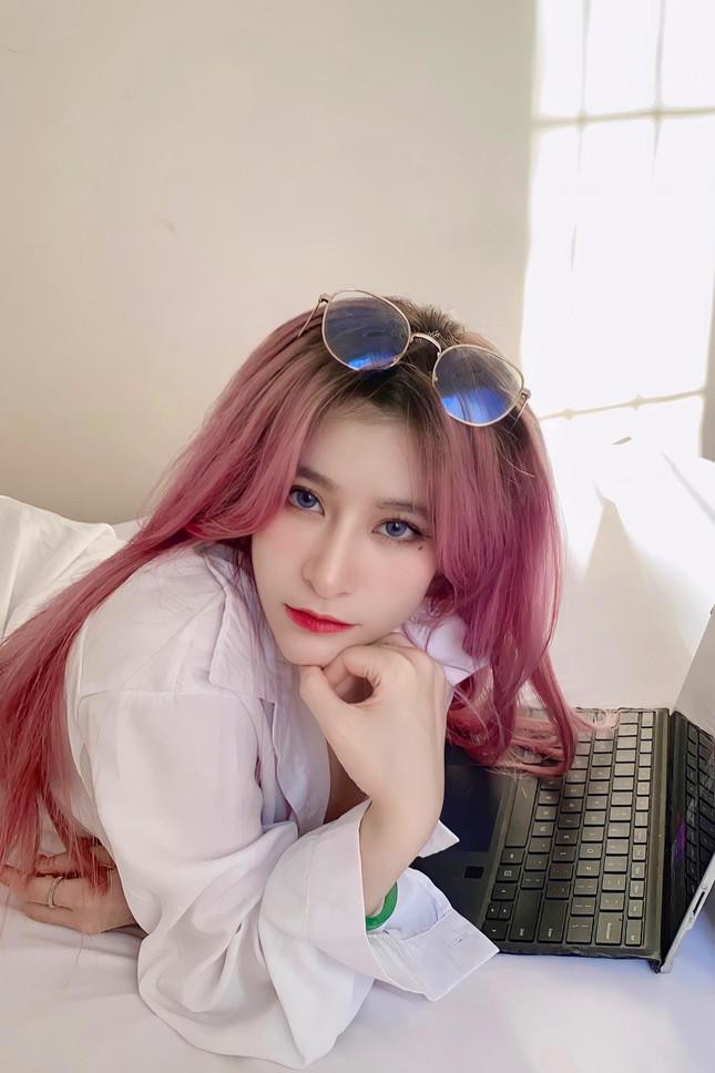 Diệp Bảo Trân tên đầy đủ là Võ Lê Diệp Bảo Trân, sinh năm 2001, đến từ Nha Trang. Cô hiện là sinh viên ngành Quan hệ công chúng, trường Đại học Văn Lang. Nữ sinh mang trong mình 3 dòng máu Việt – Trung – Pháp.