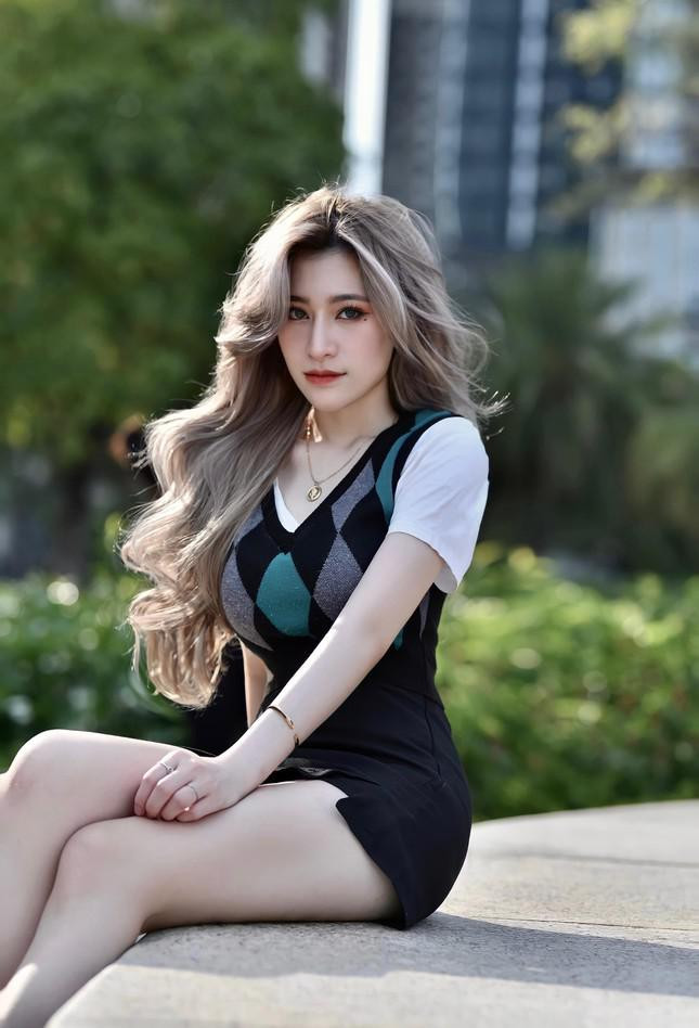 Ngoài ra, Bảo Trân sẽ tiếp tục các công việc KOL, mẫu ảnh, sáng tạo nội dung. Nữ sinh cho biết, nếu có cơ hội và sắp xếp được thời gian, cô sẽ tìm hiểu và tiến sâu hơn với nghệ thuật, Tiktok.