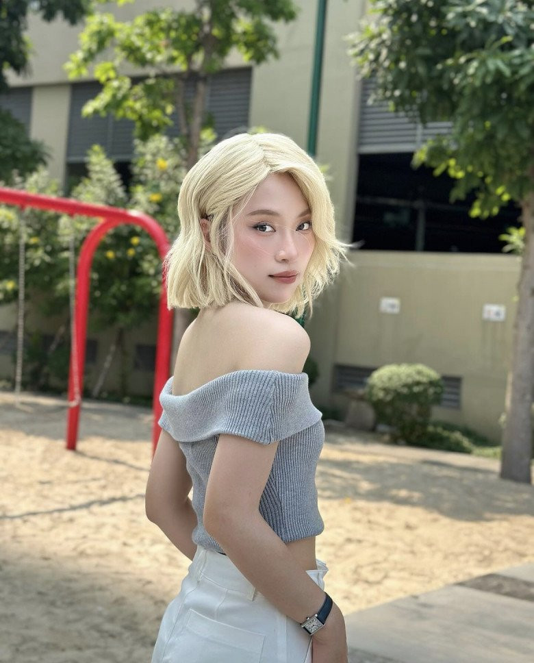 Vì không hiểu hết nội dung cuộc trò chuyện cũng như đã có kinh nghiệm từ "trò đùa" lần trước, hầu hết netizen đều bán tín bán nghi về mái tóc của cô nàng.