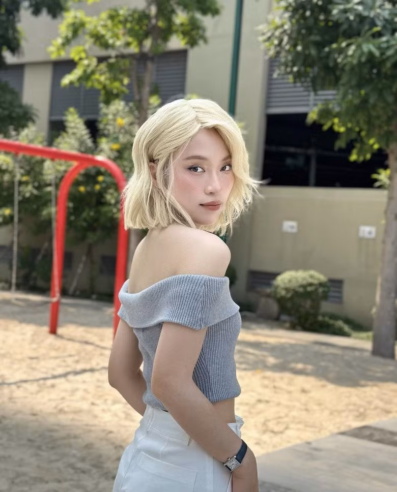 Vì không hiểu hết nội dung cuộc trò chuyện cũng như đã có kinh nghiệm từ "trò đùa" lần trước, hầu hết netizen đều bán tín bán nghi về mái tóc của cô nàng.