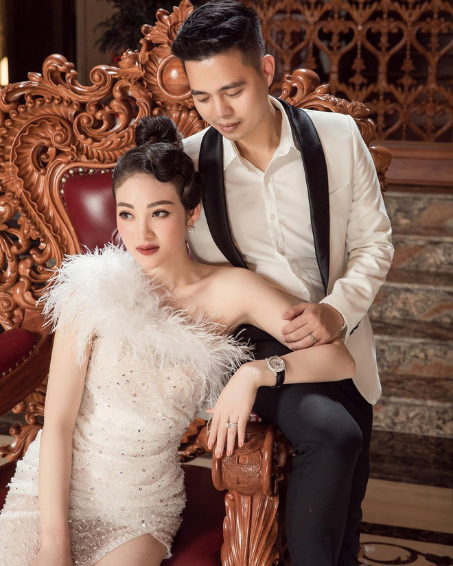 Khi mở ra phần Q&amp;A của riêng mình, Thu Hương nhận về khá nhiều câu hỏi để bộc bạch bản thân. Điển hình như câu hiện đang làm gì, cô nàng cũng hài hước rằng đang ở nhà chăm em bé và đầu tư vốn vào... chồng.