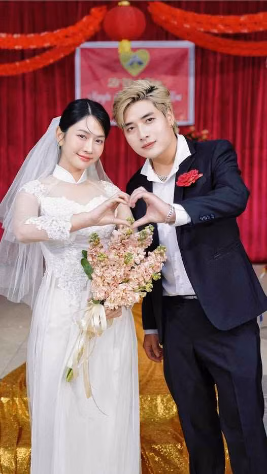 Chiếc váy cưới mà cô diện mang đậm phong cách đơn giản, không nhiều chi tiết phức tạp, nhưng lại rất tinh tế và phù hợp với Lê Bống.