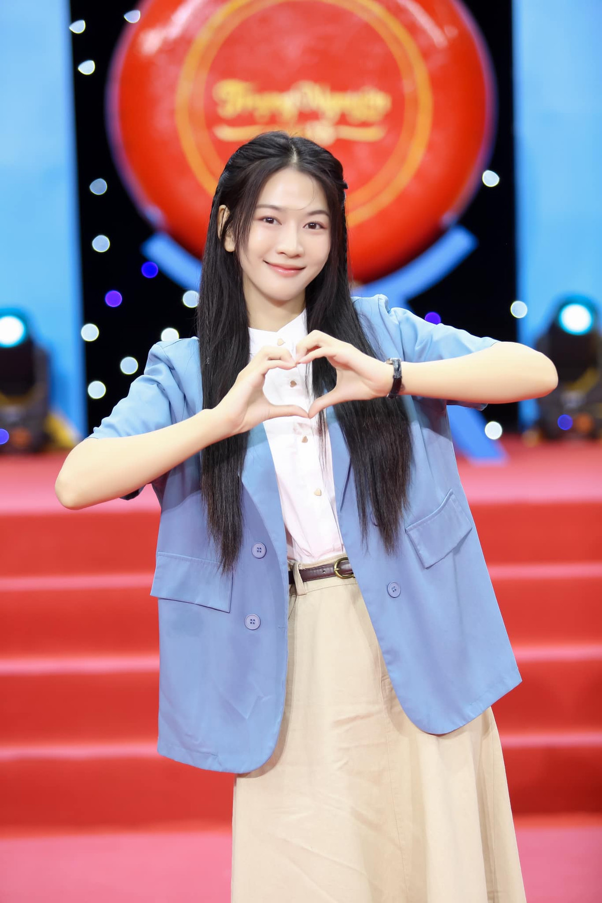 Nổi lên với những video gợi cảm, những khoảnh khắc nóng bỏng gây tranh cãi, thời gian qua, cư dân mạng chứng kiến sự thay đổi 180 độ của Lê Bống.