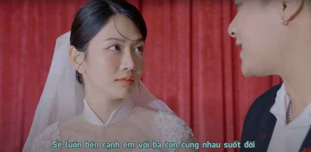 Cộng đồng mạng phải "xao xuyến" khi ngắm loạt hình ảnh của Lê Bống trong chiếc váy cưới giản dị nhưng vô cùng xinh đẹp.