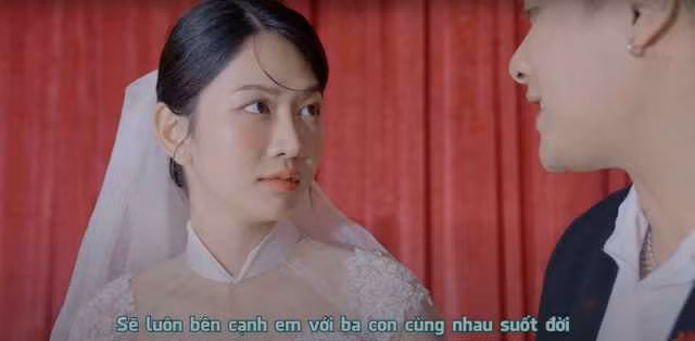 Cộng đồng mạng phải "xao xuyến" khi ngắm loạt hình ảnh của Lê Bống trong chiếc váy cưới giản dị nhưng vô cùng xinh đẹp.