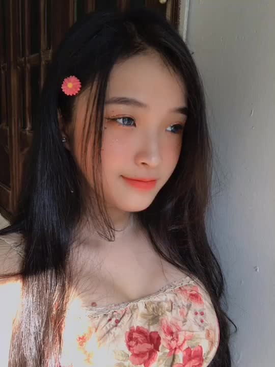 Với số đo 3 vòng 93-62-98, hot girl Đồng Nai không quên diện đồ khoe thân hình thon gọn của mình.