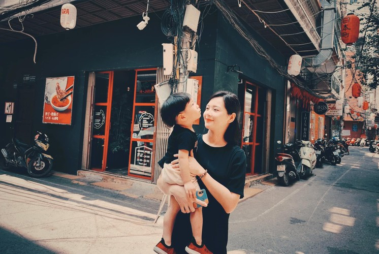 Thu Hương vẫn luôn được biết đến với hình ảnh người phụ nữ giỏi giang, độc lập và xinh đẹp rạng rỡ. Cuộc sống viên mãn, hạnh phúc của cô nàng khiến nhiều người ngưỡng mộ.