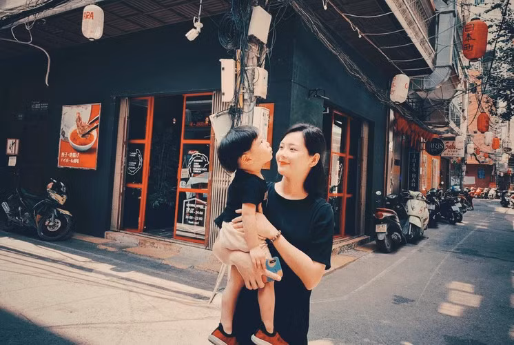 Thu Hương vẫn luôn được biết đến với hình ảnh người phụ nữ giỏi giang, độc lập và xinh đẹp rạng rỡ. Cuộc sống viên mãn, hạnh phúc của cô nàng khiến nhiều người ngưỡng mộ.