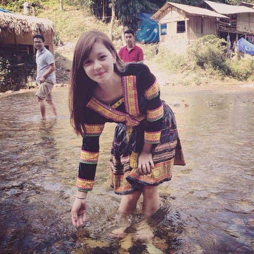Sau 9 năm kể từ ngày nổi tiếng, hot girl dân tộc quay trở lại nơi từng giúp tên tuổi của cô nổi như cồn trên MXH, đó là bản Cát Cát thuộc huyện Sapa, tỉnh Lào Cai.