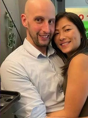 Đính kèm khoảnh khắc 4 người vui vẻ, Lò Thị Mai nhắn nhủ người ấy: "Anh là một người đàn ông tuyệt vời đối với em và cả các con em".