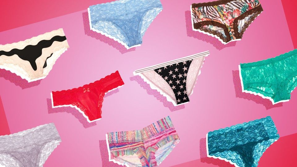 Mặc đồ ren, họa tiết: Ngay cả khi tìm thấy bộ đồ lót vừa với vóc dáng của mình, nó có thể không phù hợp với mọi bộ trang phục bạn mặc. Chuyên gia đồ lót Mariana Hernandez nói với E!News những sai lầm đơn giản như mặc quần lót cạp trễ hay chất liệu từ vải có họa tiết ren, màu sắc và họa tiết đậm có thể bị lộ rõ sau lớp quần. Ảnh: StyleCaster.