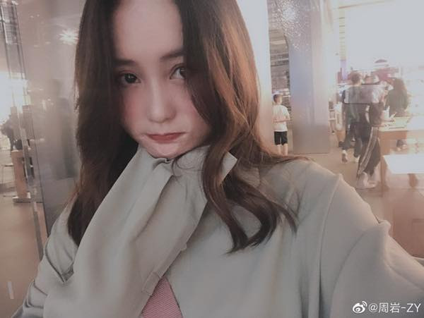 5 năm qua đi, Châu Nham nỗ lực làm lại cuộc đời trong sự động viên của gia đình và bạn bè. Đó cũng là lý do cô gái Trung Quốc thực hiện bộ ảnh sau 5 năm kinh hoàng ấy. Ở tuổi 24, khi những vết sẹo trên cơ thể của cô gái vẫn khiến cô đau đớn nhớ về ngày kinh hoàng ấy nhưng sự kiên cường và nỗ lực không bao giờ mất đi. Cô người mẫu trẻ từng bước làm lại cuộc đời mình sau những nỗi đau.