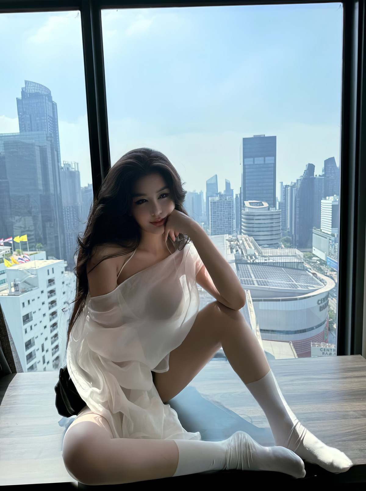 Mới đây, đệ nhất hot girl Sài thành - Võ Ngọc Trân đã chia sẻ loạt ảnh mới trên trang cá nhân của mình với dòng chú thích: "Dỗi rồi, dỗ đi".
