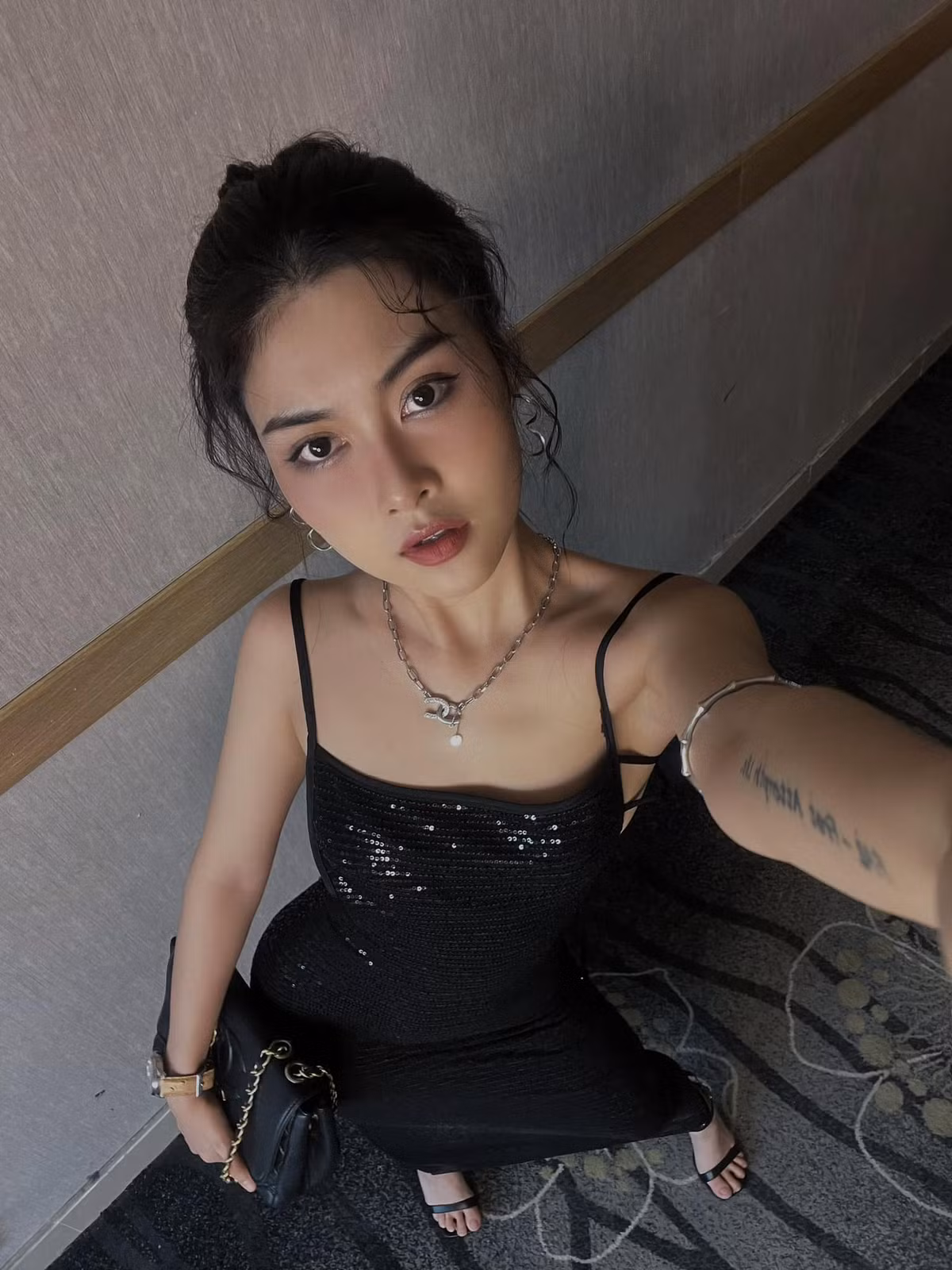 "Bật mí thêm là hiện tại mình đã có bạn trai nên muốn dành thời gian cho anh. Hơn nữa, mình cũng muốn có thời gian để phát triển bản thân ở những khía cạnh khác", Tiểu Thảo chia sẻ.