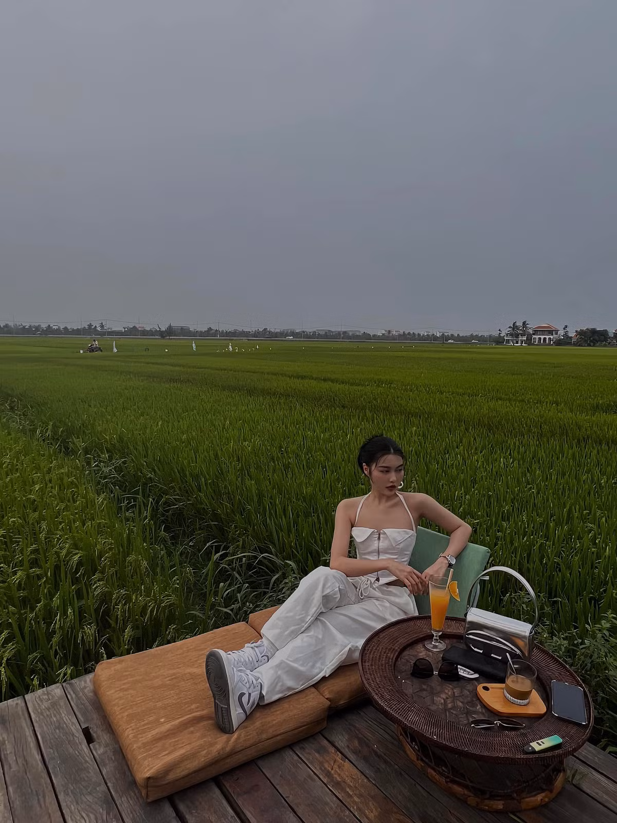 Hot girl Đà Nẵng cũng muốn có một công việc ổn định lâu dài mà KOL không phải là một công việc như thế. Tiểu Thảo quyết định rẽ hướng sang kinh doanh và dành thời gian học ngoại ngữ.