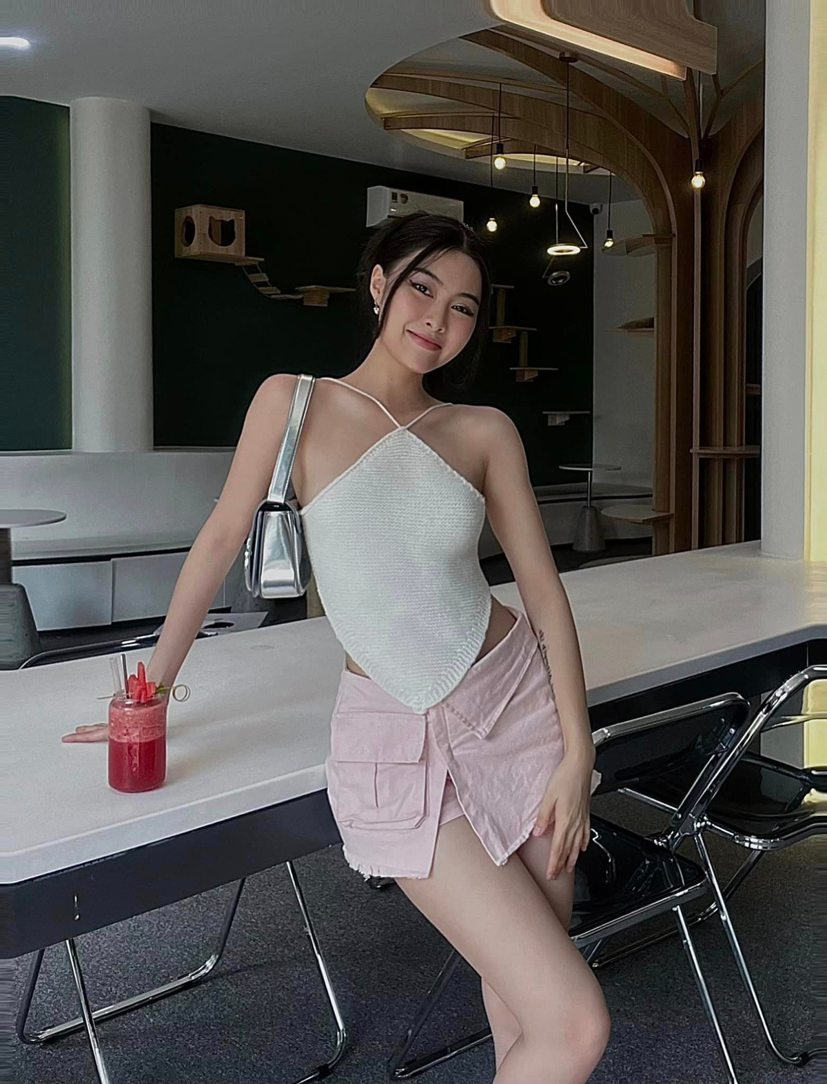 Tiểu Thảo từng là mẫu ảnh, streamer và KOL có tiếng. Tuy nhiên, hiện tại cô nàng đã dừng lại các công việc đó để tập trung vào kinh doanh.