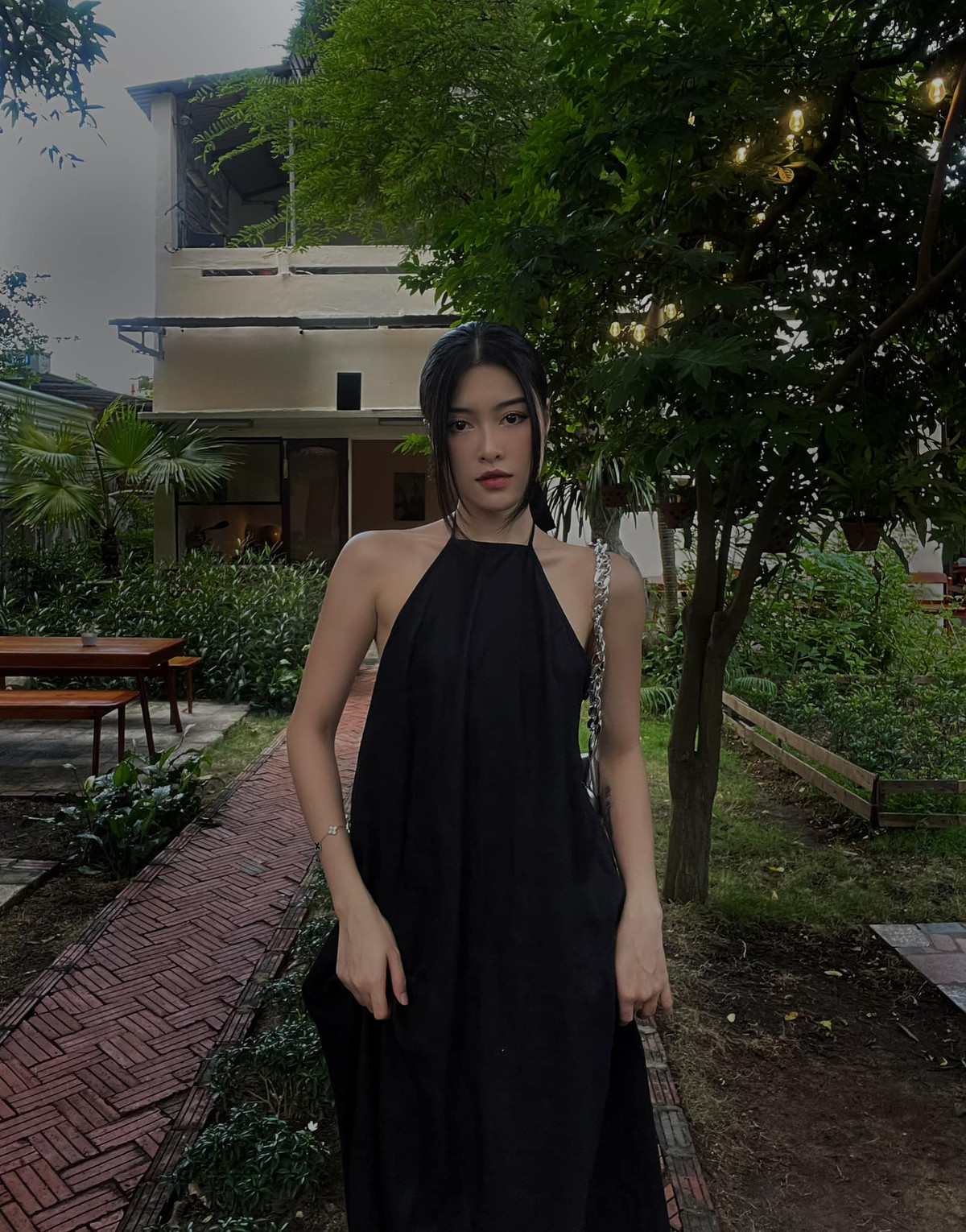 Tiểu Thảo nổi tiếng trên Instagram vào năm 2021. Cô nàng được biết đến nhờ hành trình thay đổi nhan sắc, vóc dáng nhờ chăm chỉ tập gym.