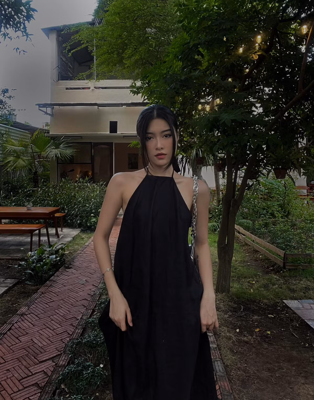 Tiểu Thảo nổi tiếng trên Instagram vào năm 2021. Cô nàng được biết đến nhờ hành trình thay đổi nhan sắc, vóc dáng nhờ chăm chỉ tập gym.