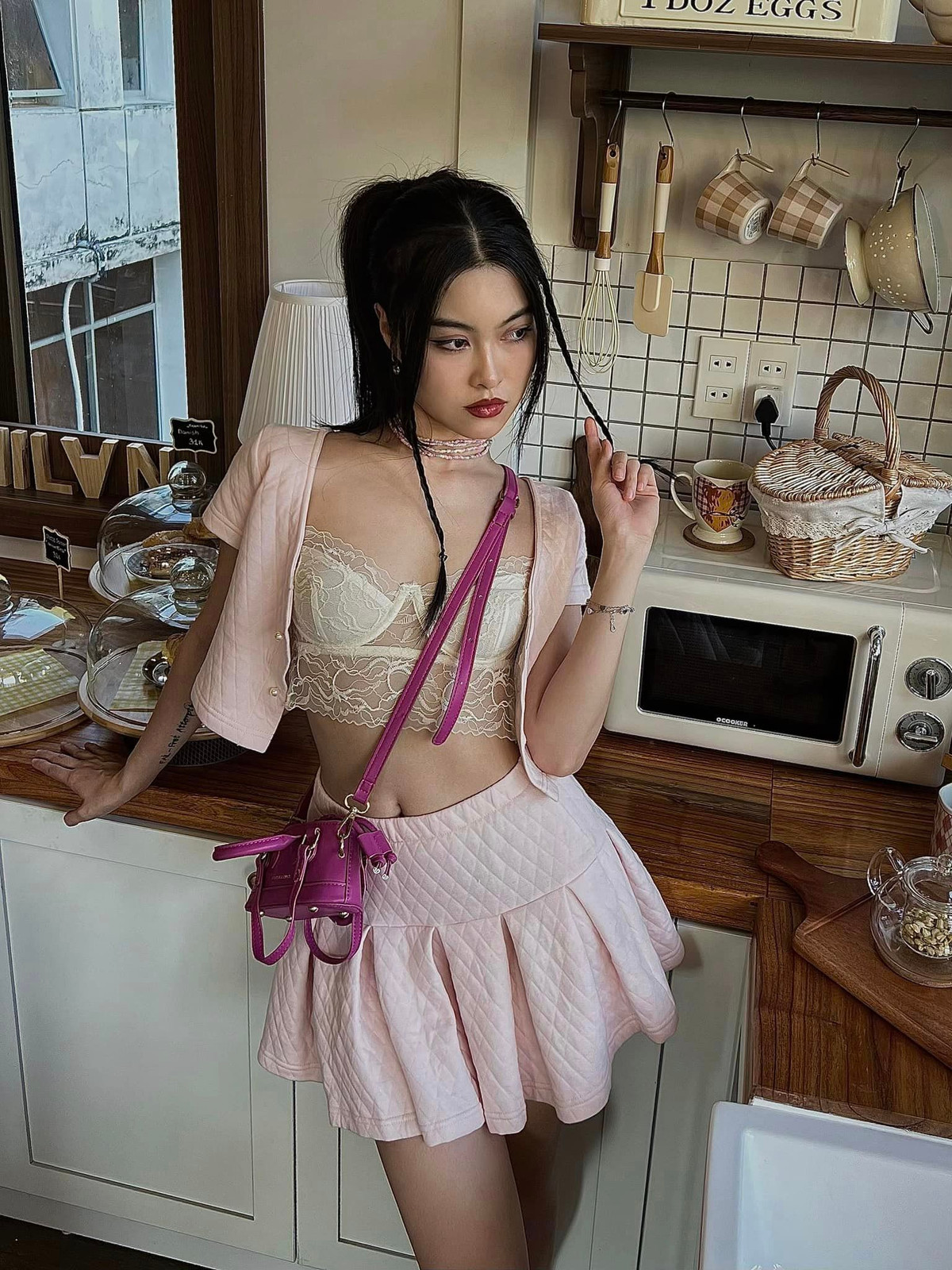 Nhờ theo đuổi chế độ ăn uống khoa học và chăm chỉ tập luyện, Tiểu Thảo có được số đo ba vòng đáng nể: 80-58-89(cm).