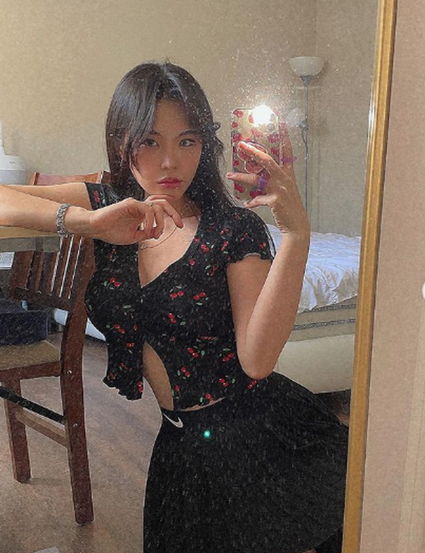 Với Hye Ji, vòng eo đẹp cần phải hài hòa với các bộ phận còn lại trên cơ thể chứ không phải là càng nhỏ càng đẹp.