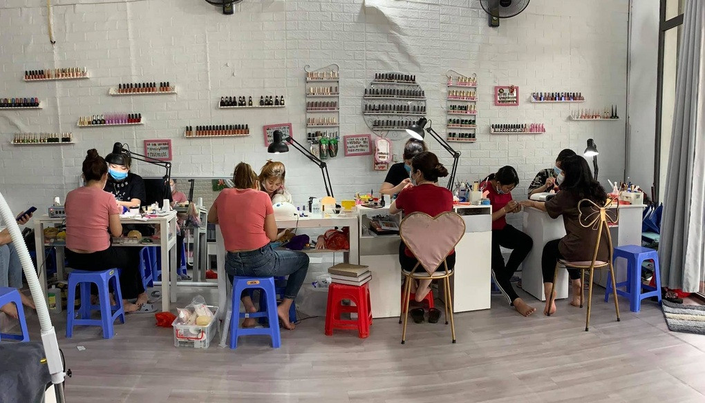 Cận Tết Nguyên đán là thời điểm chị em tranh thủ "tân trang" và cũng là thời dịp để các dịch vụ chăm sóc sắc đẹp ăn nên làm ra.