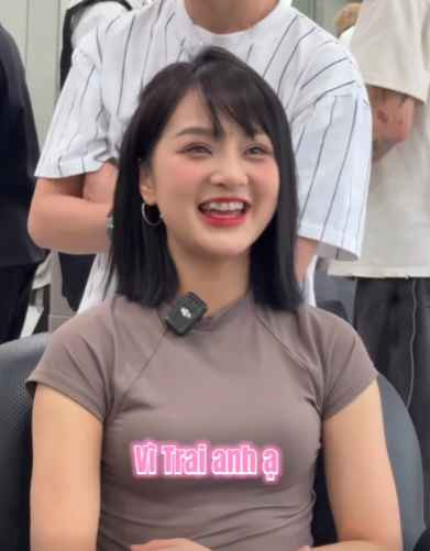 Trước đó, nữ TikToker từng đăng tải khiến nhiều người không khỏi xuýt xoa trước vẻ nóng bỏng, táo bạo của người đẹp.