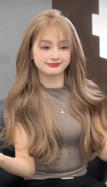 Gấm Kami thừa nhận bản thân chịu nhiều đau đớn thế nhưng thấy bản thân xinh đẹp hơn mỗi ngày, cô hoàn toàn mãn nguyện với quyết định có phần táo bạo của mình.