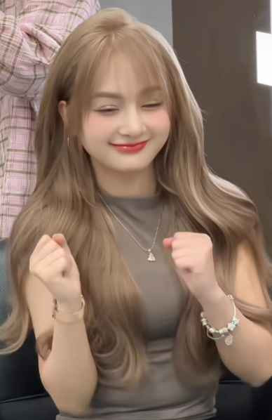 Tuy nhiên, dân mạng lại có người tiếc nuối, cho rằng Gấm Kami không cần thiết phải chỉnh sửa mặt nhiều đến vậy.