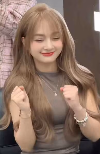 Tuy nhiên, dân mạng lại có người tiếc nuối, cho rằng Gấm Kami không cần thiết phải chỉnh sửa mặt nhiều đến vậy.