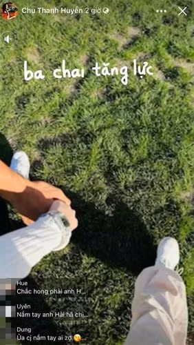 Mối quan hệ này còn được gia đình rất ủng hộ khi Thanh Huyền nhiều lần bị bắt gặp xuất hiện bên người thân nam cầu thủ.