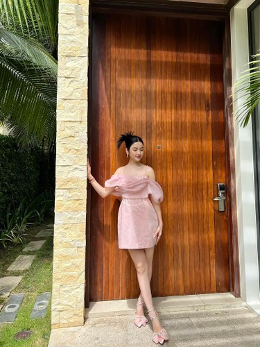 Giống bao nàng WAGs trước đó của Quang Hải, Thanh Huyền cũng sở hữu nhan sắc xinh đẹp, thậm chí được nhận xét trội hơn hẳn mọi mặt.